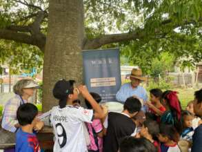 Celeste and Fernando spreading knowledge and fruit