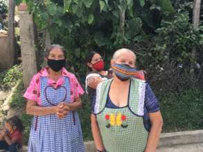 Dona Estela y dona Catalina ready to cook