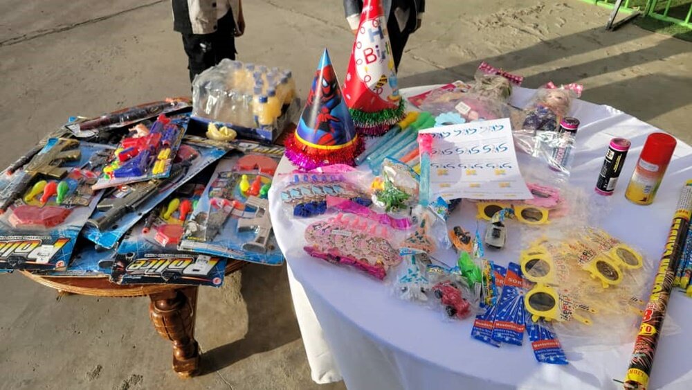 GIFTS & CAKES FOR THE PARTY