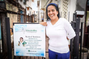 Mercedes & Electrobio banner.Photo:IOM/Gema Cortes