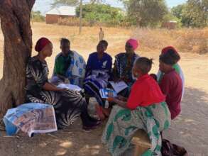 Wildlife Officer working with Mboliboli women