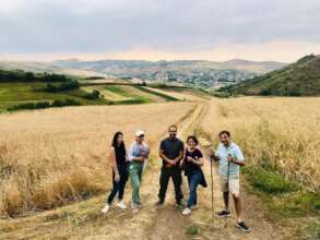 Hiking the hills between Artsvaberd and Norashen