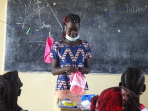 Demonstrate how to use a reusable sanitary pads