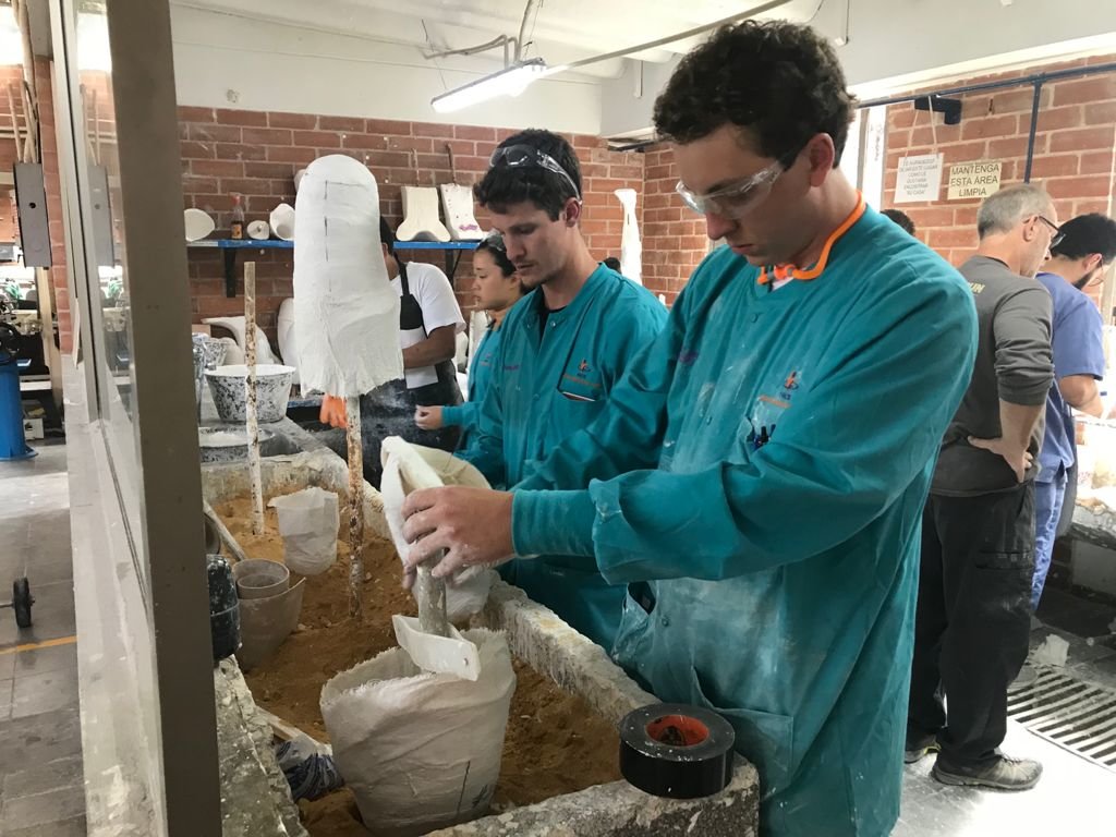 Donate prostheses for Colombian amputees