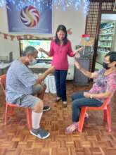 Filipino Jack en Poy Game of of able bodied client