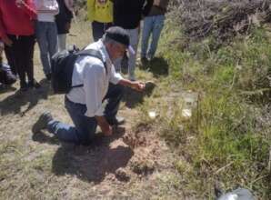 Elder demonstrating offering to earth, SP Molinos