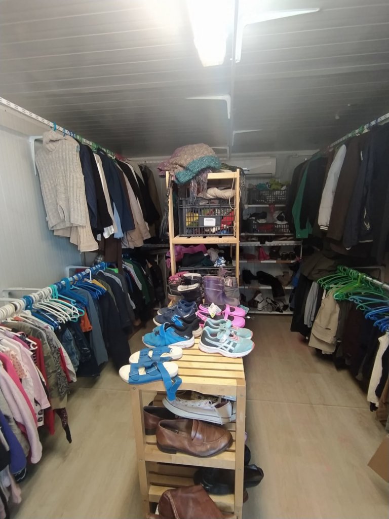 Offer food & education for 1000 refugees in Greece