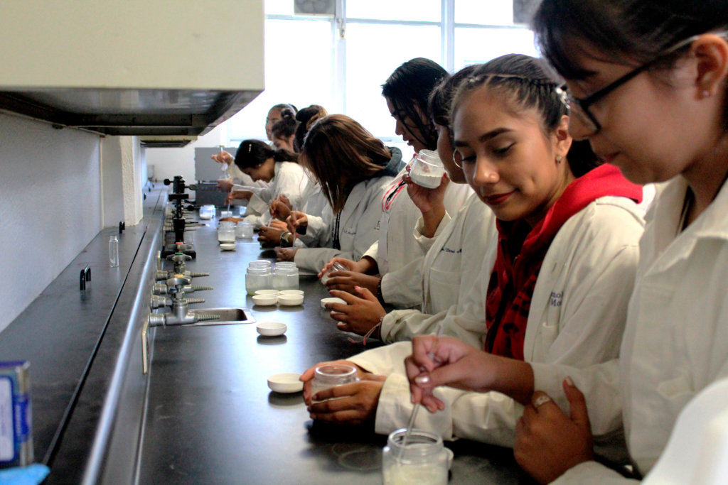 Mentoring For 1k At-Risk Young Women in Mexico