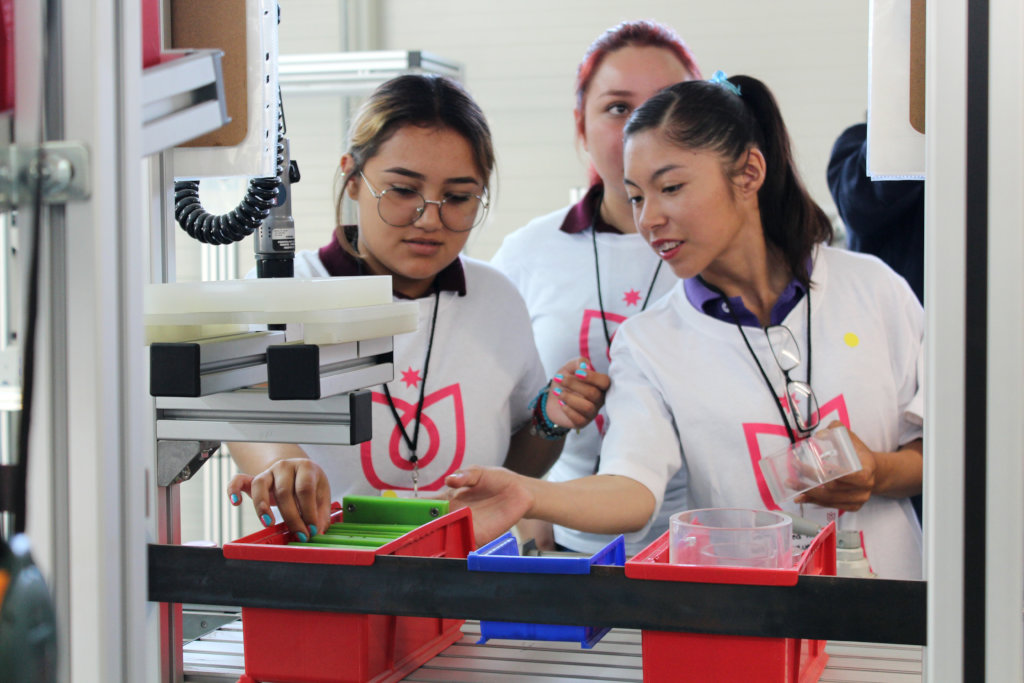 Mentoring For 1k At-Risk Young Women in Mexico