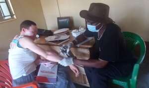 Dr. Ngobi of SNUPA providing cryotherapy