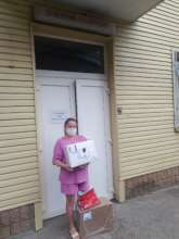 Sofia`s mom in front of the hospital