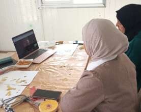 Online training with the Gaza jewelry designer
