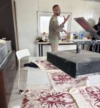 Silk-screening training for Noor Al-Qamar artisans