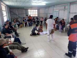 Training First Aid in Bellavista Community