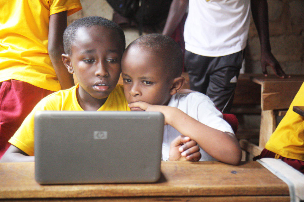 Promote digital learning in 15 informal schools