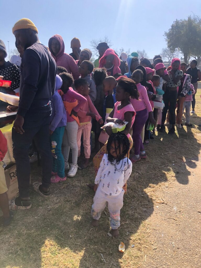 queues for food