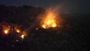 Incendio en la montana detras de Ambue Ari