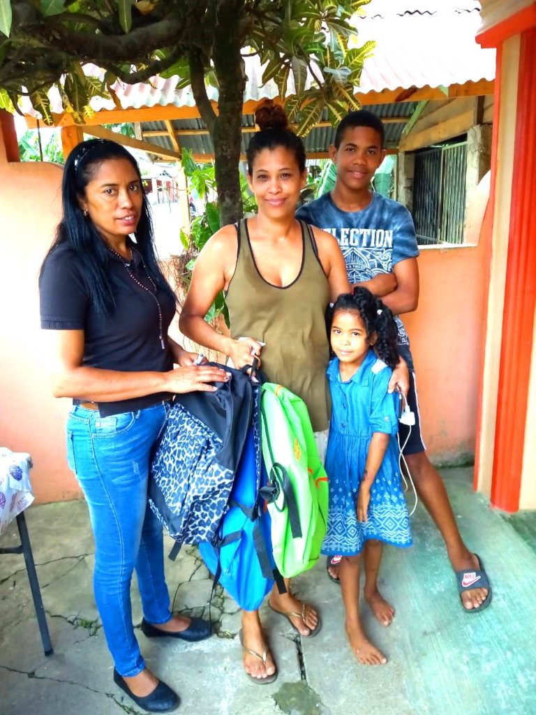 50 Dominican kids urgently need school supplies