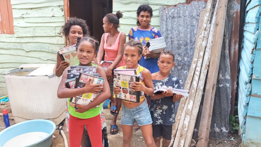 50 Dominican kids urgently need school supplies