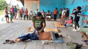 Medical treatment in improvised community spaces