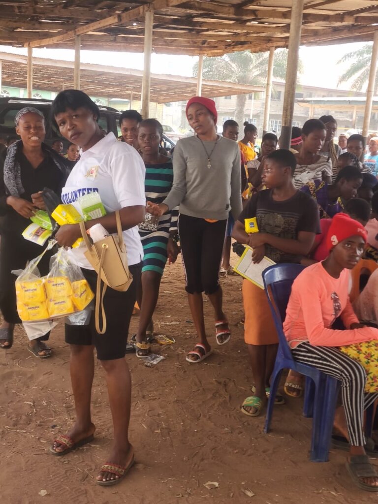 She Matters-support 500 Nigerian Damsels with Pad