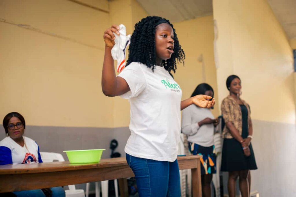 She Matters-support 500 Nigerian Damsels with Pad