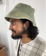 Higor models his hat