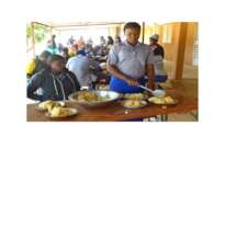 Rassiatou and Albertine serving lunch