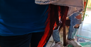 Wear and tear of tail feathers due to confined