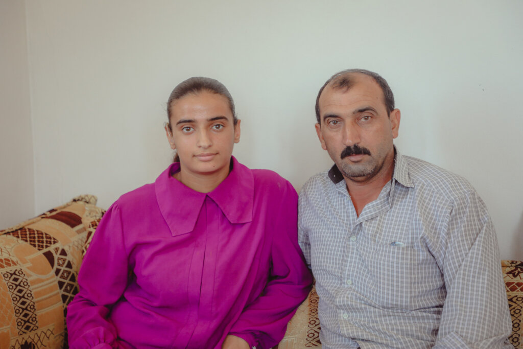 Merve and her father. Photo: IOM 2025/Mehmet Boran