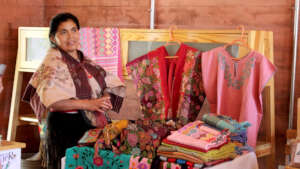 Women weaving textiles and collaborative networks
