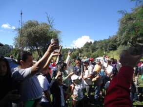 Citizens receiving plants for reforestation