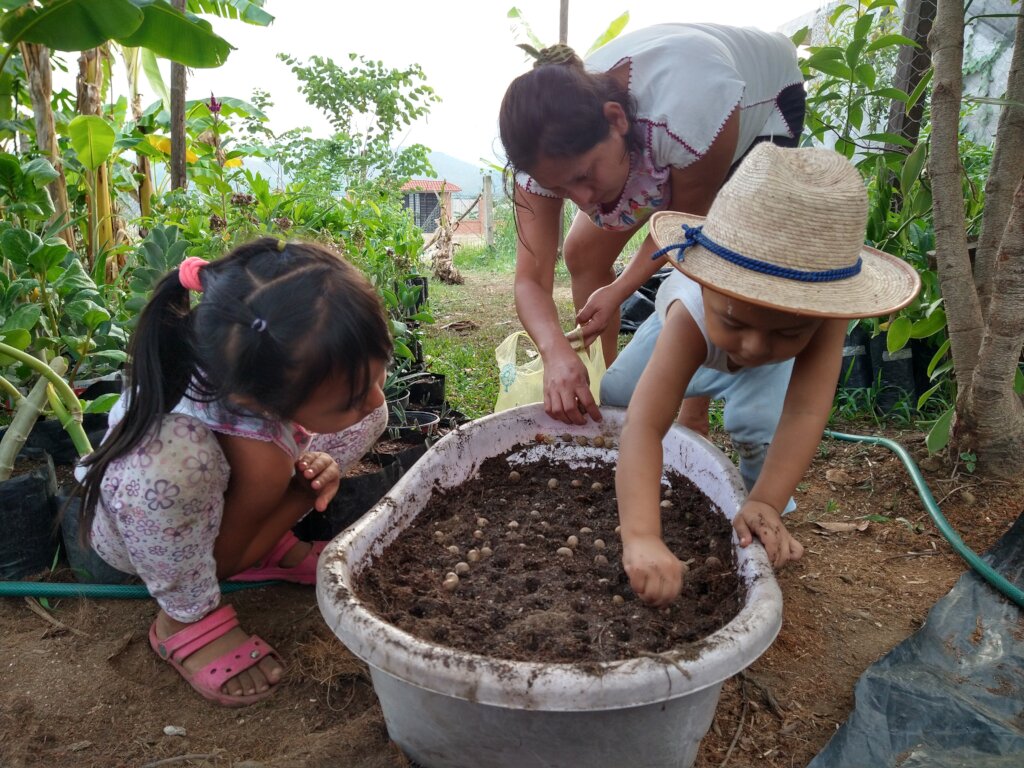 Families fighting against the health & food crisis