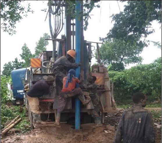 Drilling the borehole