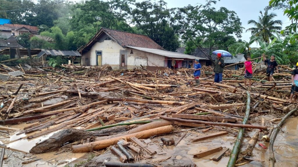 Indonesia Disaster Relief: Food Aid and Recovery