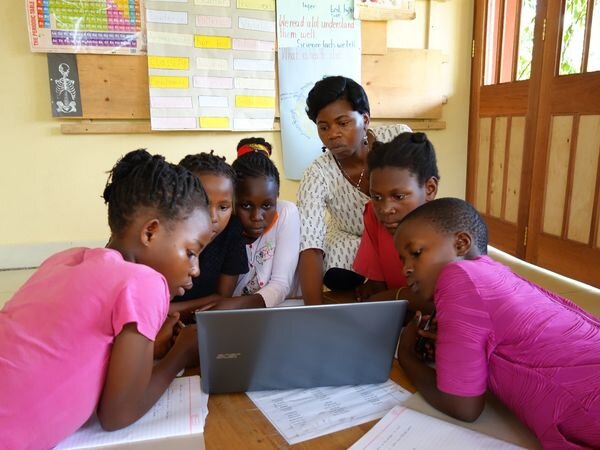 Support Ugandan children to learn digital skills