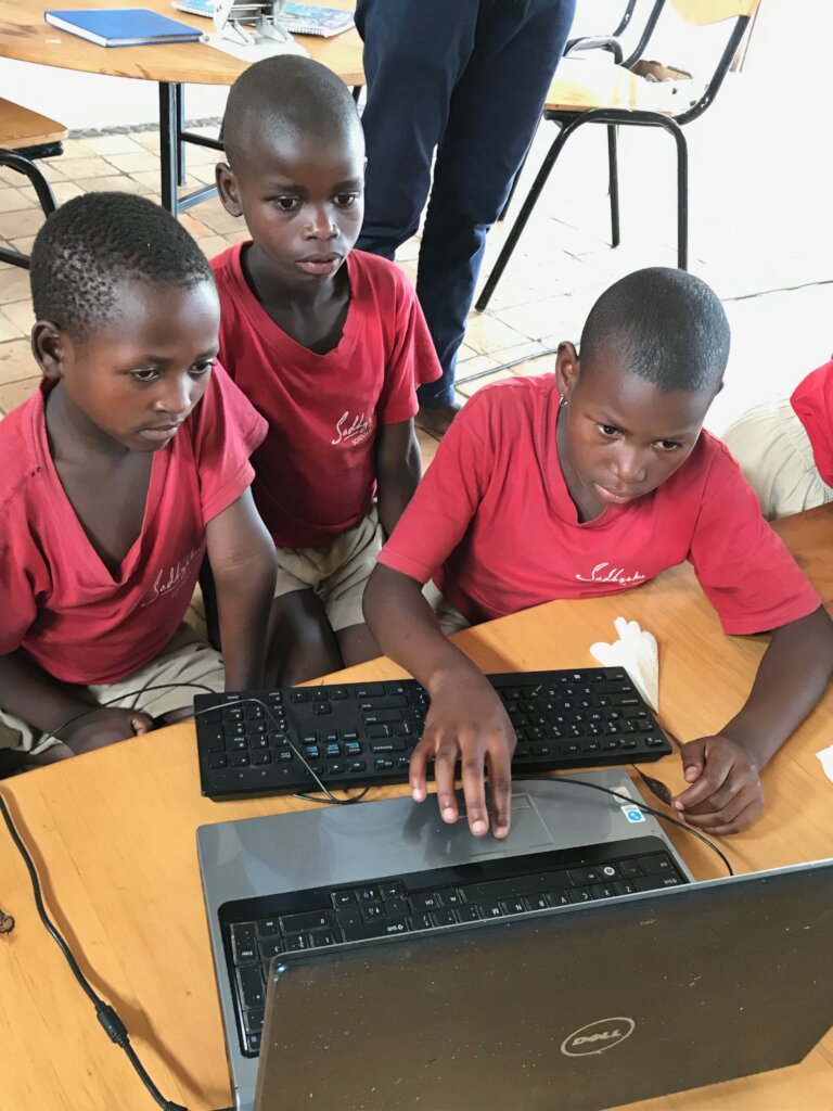 Support Ugandan children to learn digital skills