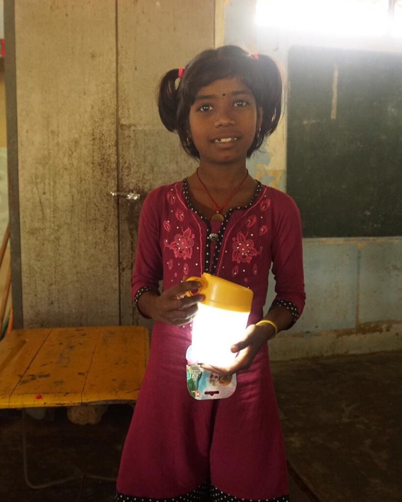 Solar lanterns for school children in Sri Lanka