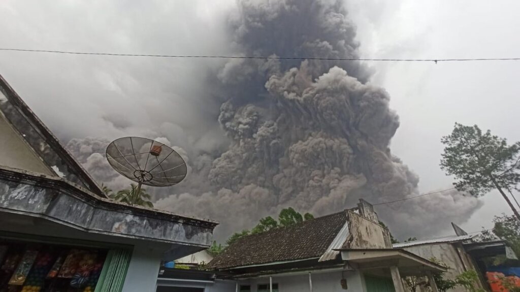 Emergency and Relief Aid for Semeru Eruption - GlobalGiving