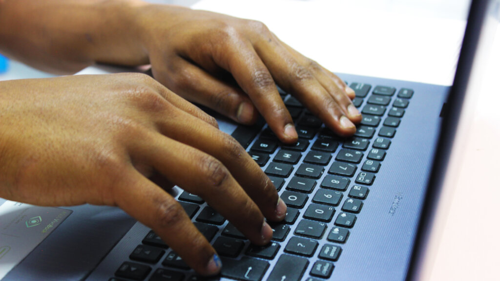 Fund kid's education in technology in Colombia