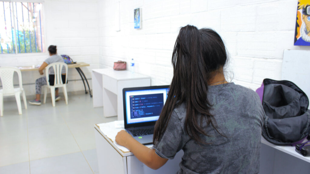 Fund kid's education in technology in Colombia