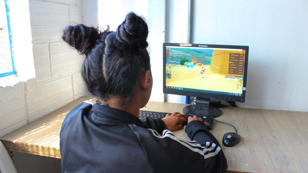 Fund kid's education in technology in Colombia