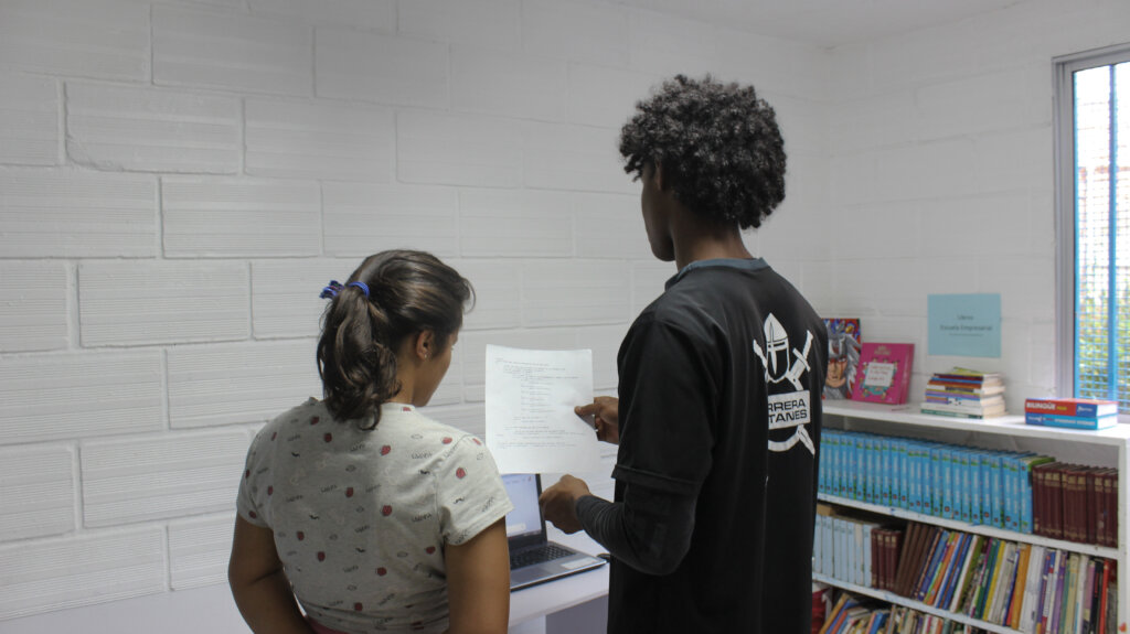 Fund kid's education in technology in Colombia