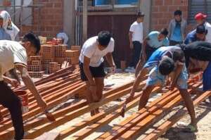 Students at mainteinance work