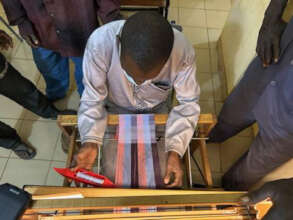 Demonstrating twill patterns at the workshop