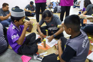 RCS KL & Lenovo staff exploring STEM together (1)