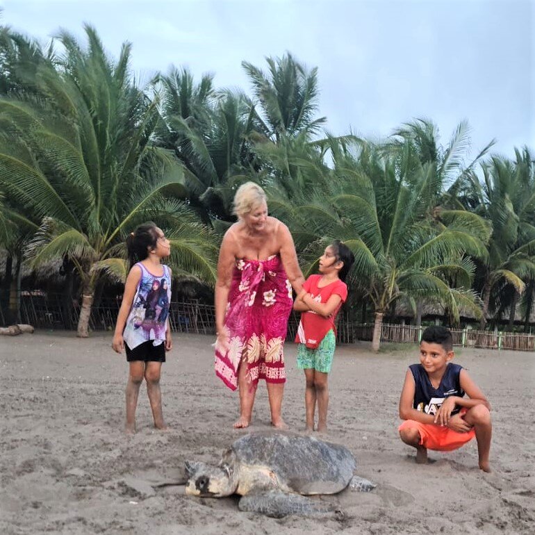 Saving Turtles in El Salvador - La Palapa Project
