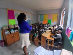Reading with the teacher in Grade 2