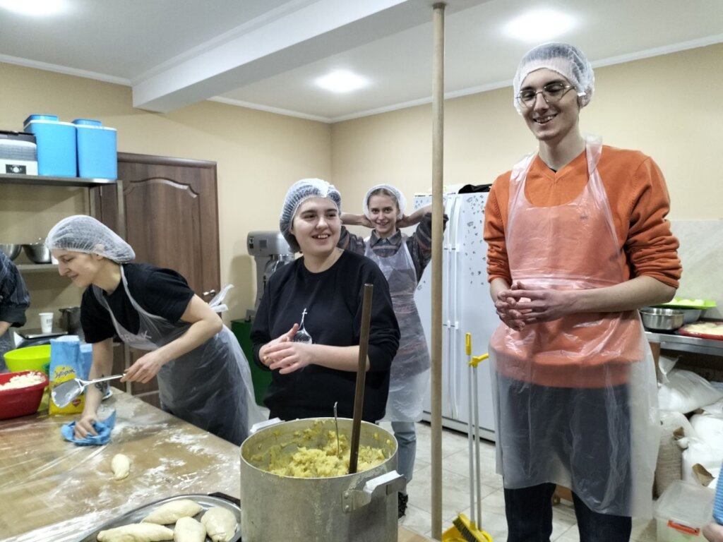 UKRAINE. FAMILIES IN WAR ZONE NEED URGENT HELP.