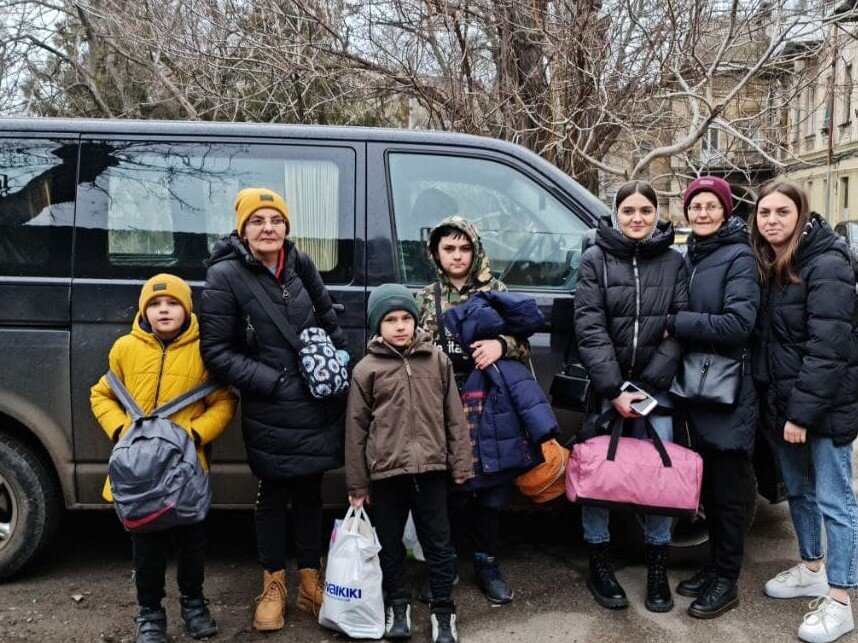UKRAINE. FAMILIES IN WAR ZONE NEED URGENT HELP.